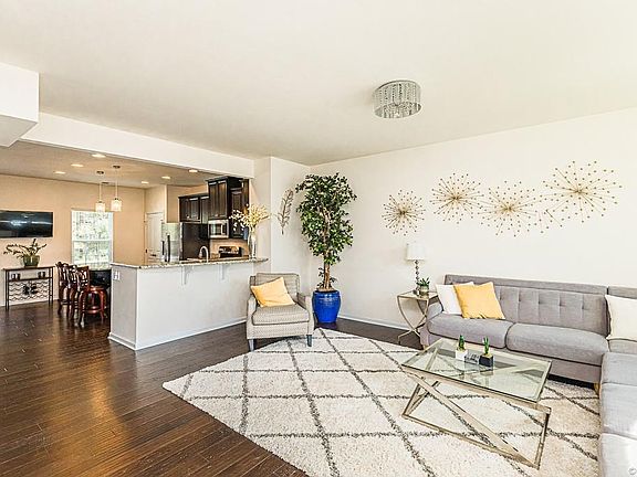 5th image of 8064 Creekside Village Dr