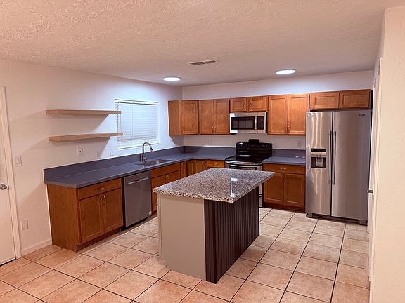 2nd image of 807 W Palomino Dr