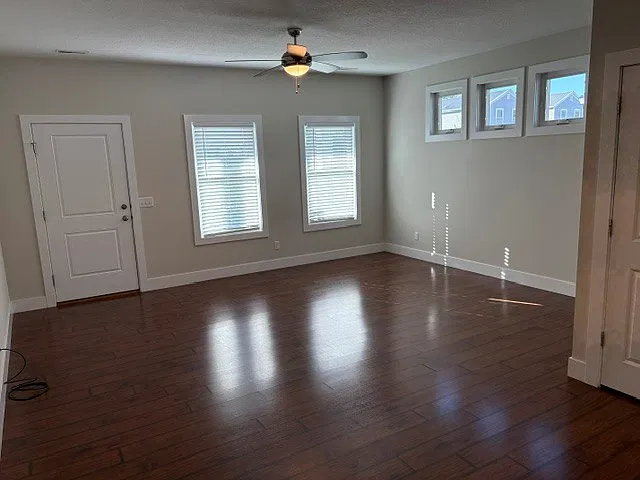 3 bed, 2.5 bath, 1482 sqft, $2,000 — Photo 4