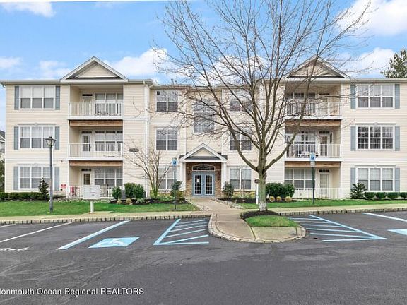 3rd image of 378 Saint Andrews Pl #378
