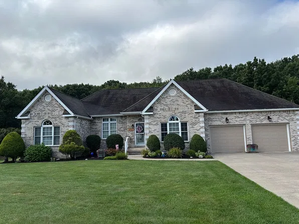 109 Eddy Creek Ln, Olyphant, PA 18447
