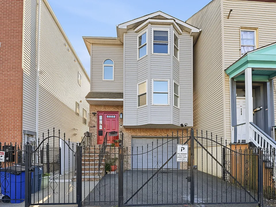 286 Broad St #2