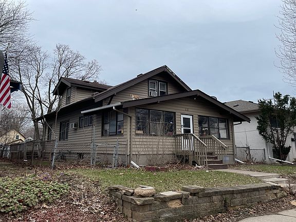 3rd image of 68 Magnolia Ave W