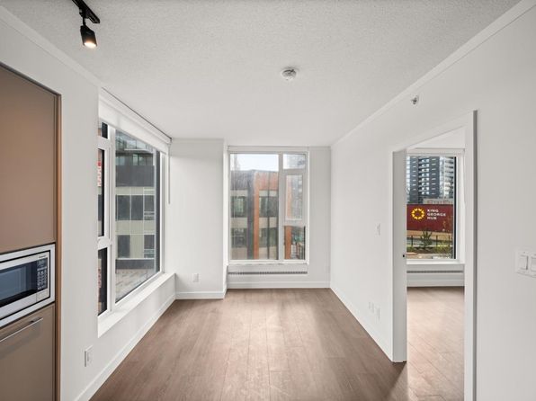 2 bedroom rental in Surrey — photo 8