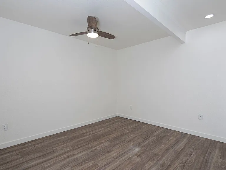 Four Winds Apartments — Photo 7