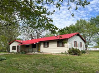 432 N 12th St, Osage City, KS 66523