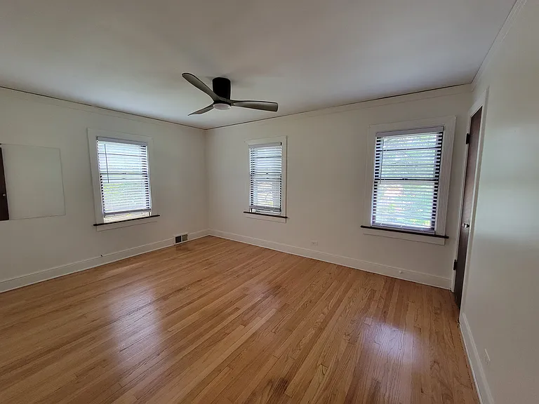 10529 S Eberhart Ave — Photo 14