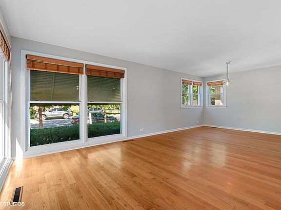 2nd image of 5817 N California Ave