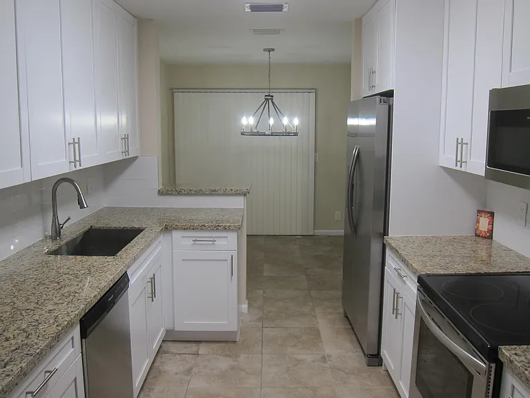 1517 Woodbridge Lakes Cir — Photo 3