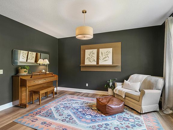 3rd image of 3605 Turner Dr SW