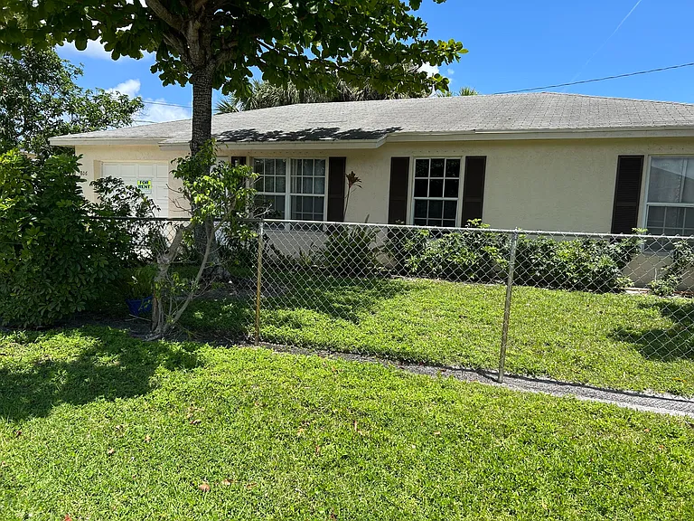 806 NW 1st St — Photo 6