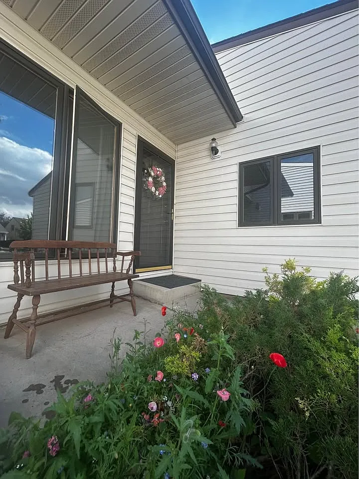 2 bed, 1320 sqft, $1,575 — Photo 1