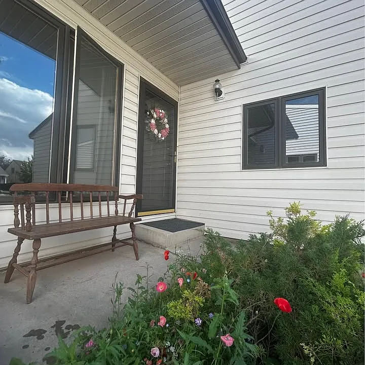 1716 Sanders Dr