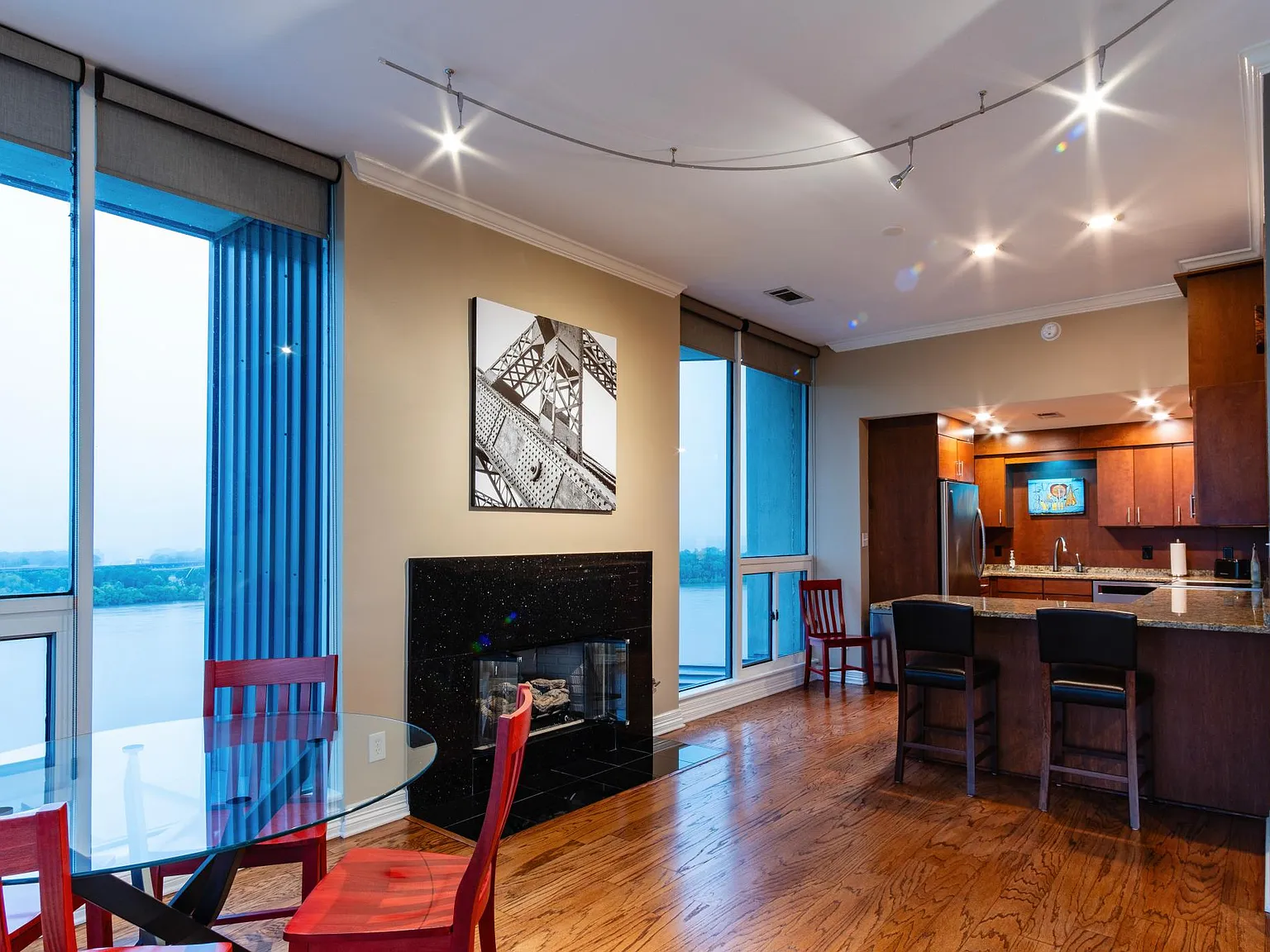 2 bed, 1570 sqft, $2,950 — Photo 2