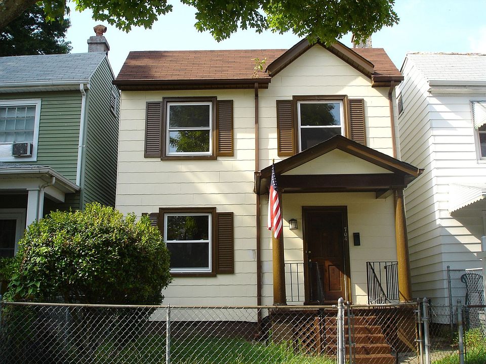 704 E. Gladstone AVE.
