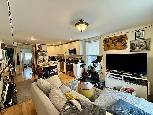 28 Putnam St Photo 1