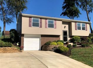 135 Wallridge Dr, Coraopolis, PA 15108