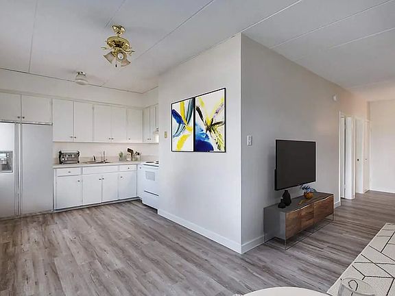 3rd image of 445 Retallack St #15A