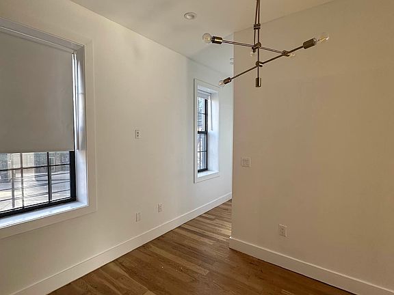 5th image of 542 Chauncey St #2E