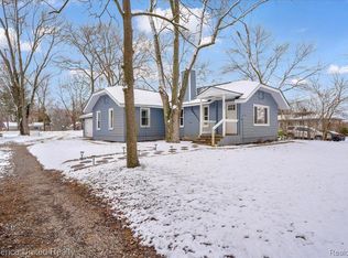 1715 Mercedes St, West Bloomfield, MI