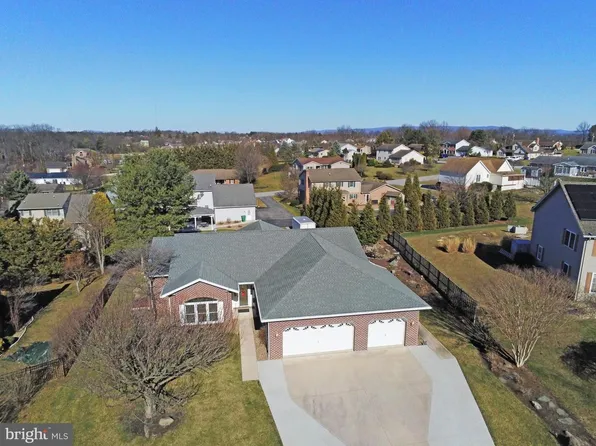 720 Cresson Dr, Chambersburg, PA 17202