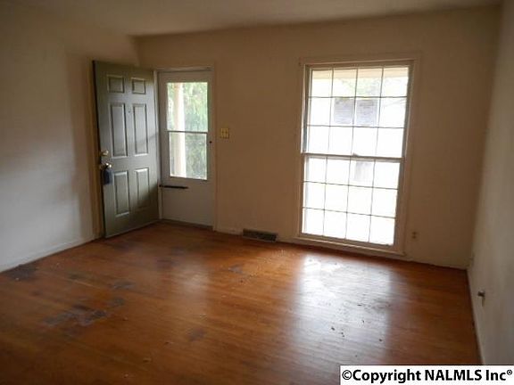 3rd image of 601 Marguerite Dr NW