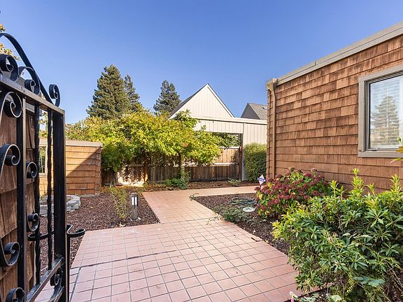 2nd image of 1324 Avenida Sebastiani
