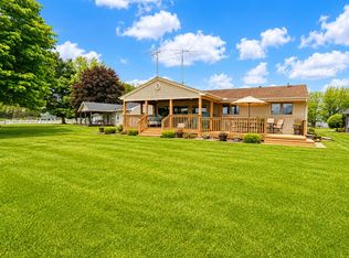 173 S Grand Pointe Dr, Brooklyn, MI 49230