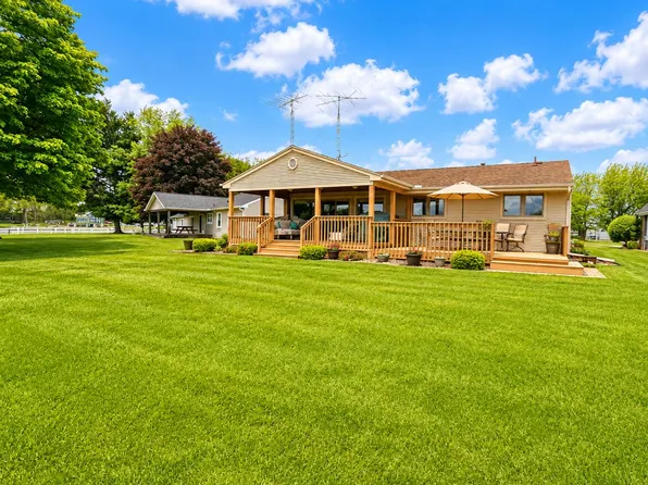 173 S Grand Pointe Dr, Brooklyn, MI 49230