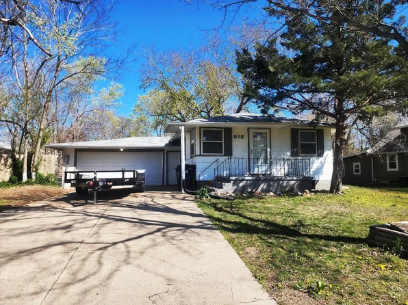 618 W 11th St, Newton, KS 67114