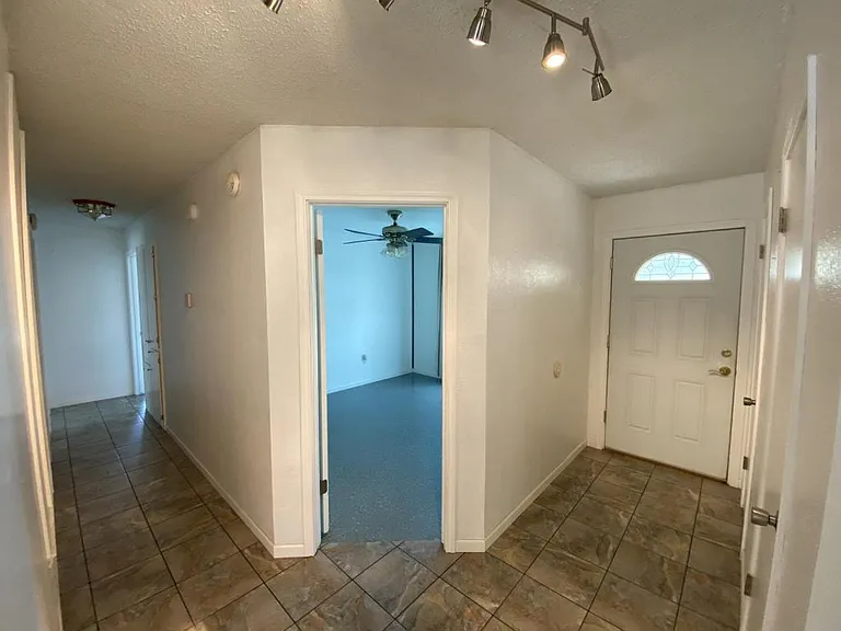 1122 Rhonda Lee St — Photo 23