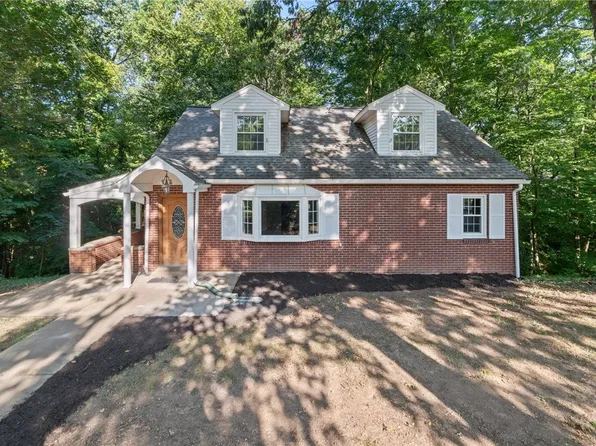 457 Spring Run Rd, Coraopolis, PA 15108