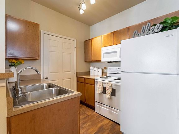 5th image of 100 Park Dr APT 128