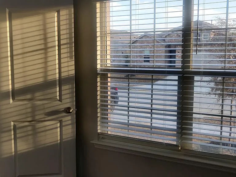 308 Youngblood Ln — Photo 2