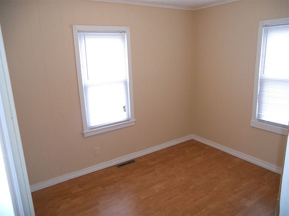 4th image of 706 Lexington Ave