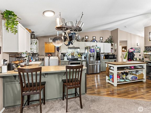 3rd image of 22521 Crown Circle SE
