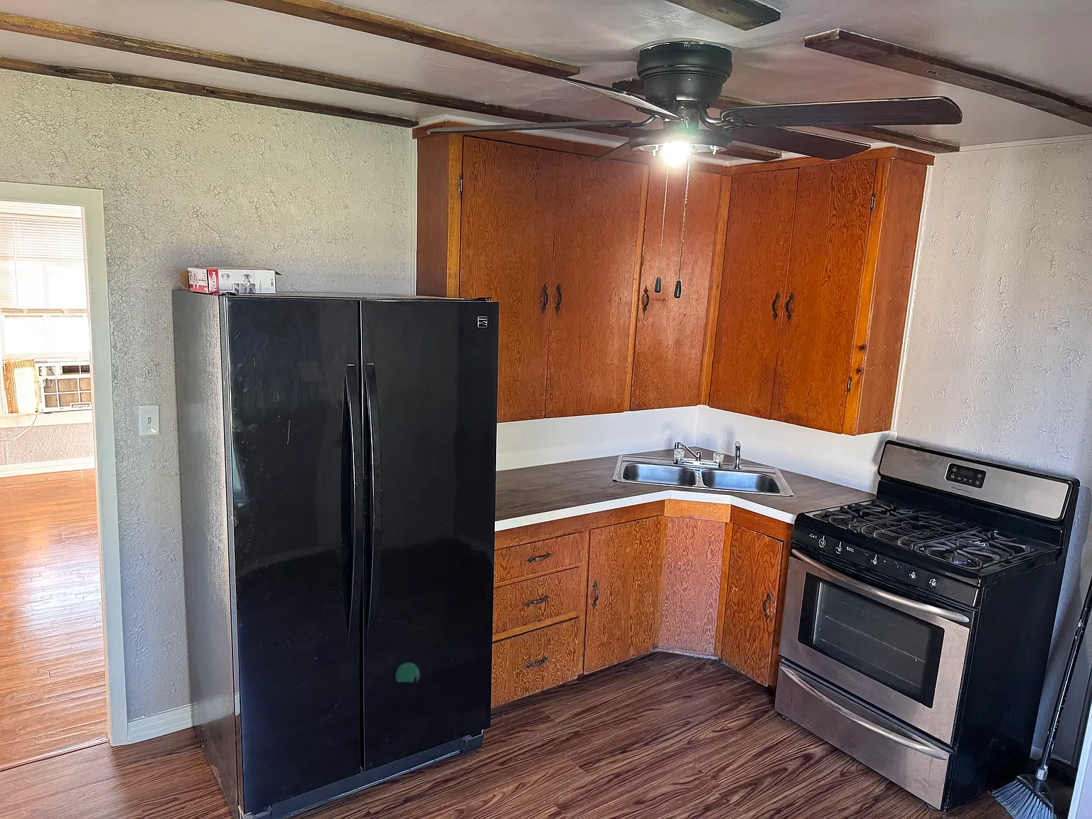 2 bed, 850 sqft, $1,250 — Photo 2