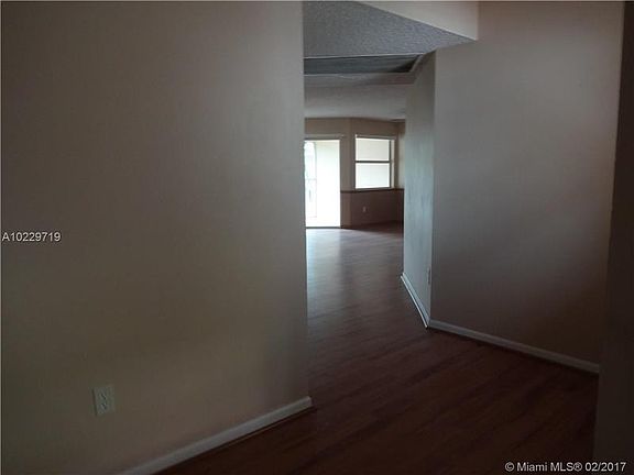 3rd image of 2048 SE 26th Ln #205