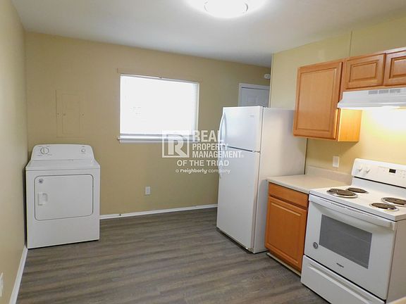 4th image of 4216 Parker St #J
