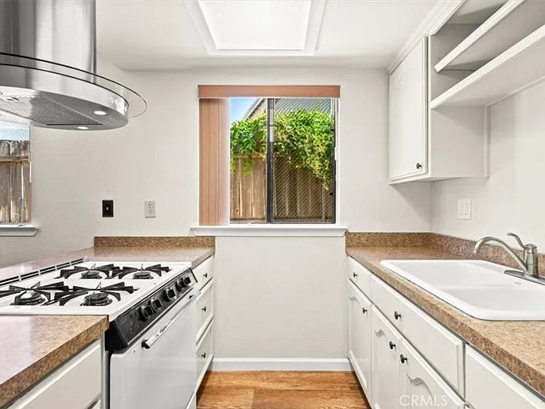 1060 Baden Ave — Photo 6