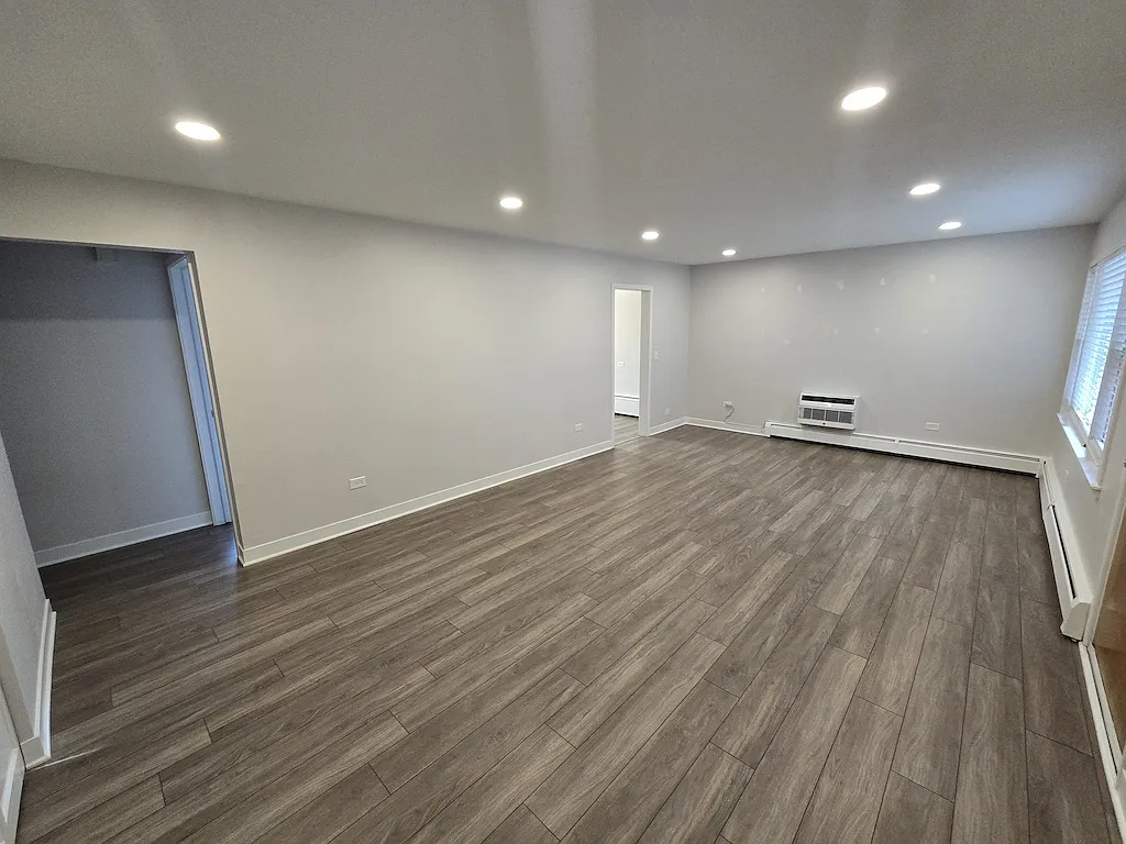 2 bed, 1200 sqft, $2,100 — Photo 4