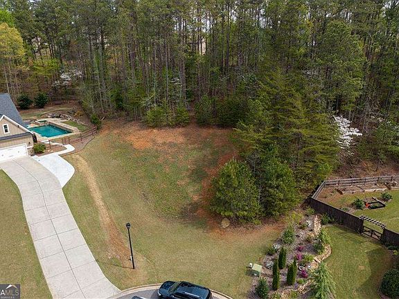 3rd image of 18 Pinoak Trl SE