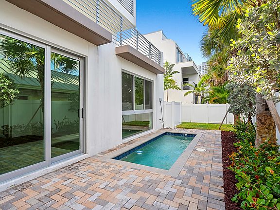 4th image of 11 SE 11th Avenue