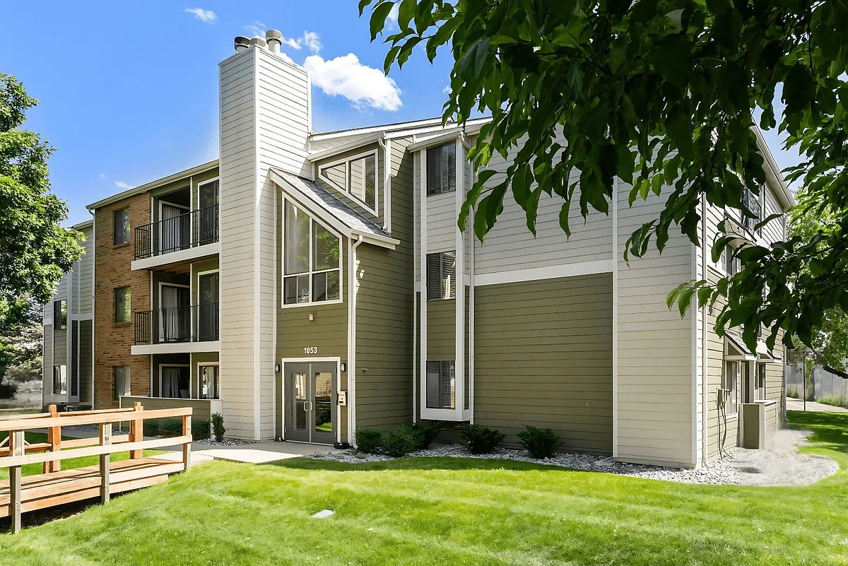 The exterior of our Buildings at Horizon East Apartments. - Horizon East Apartments