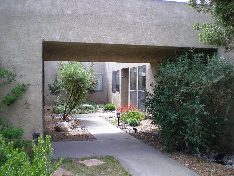 Entrance to Unit A & B
