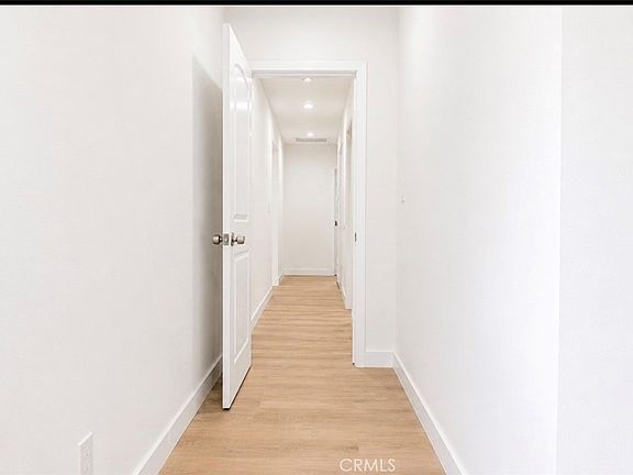 4th image of 8412 Noble Ave