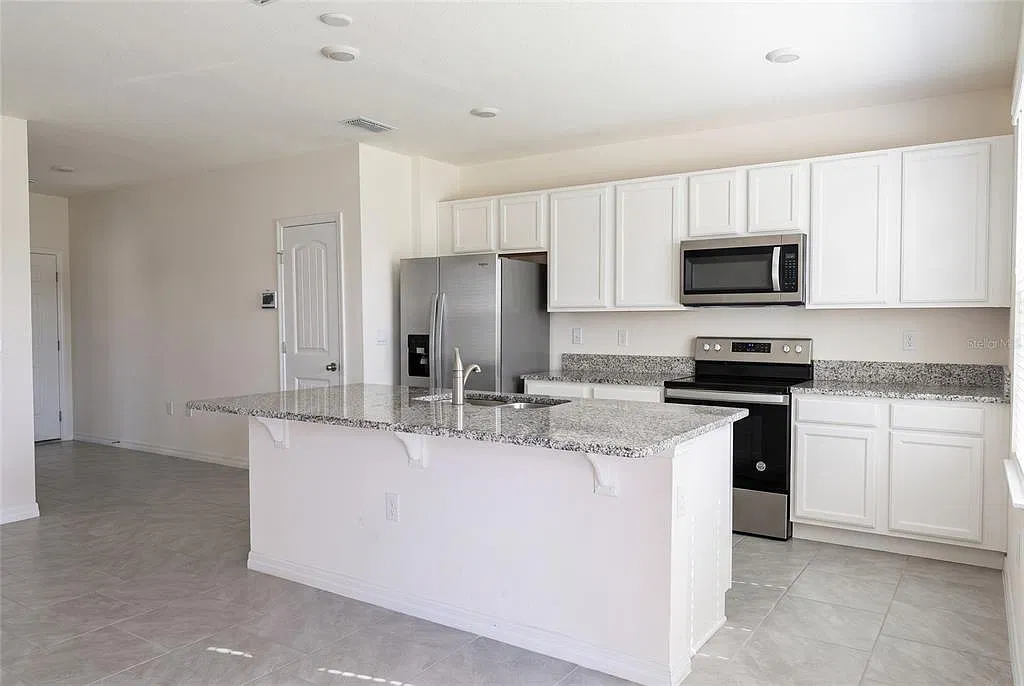 3 bed, 2.5 bath, 1568 sqft, $2,650 — Photo 3