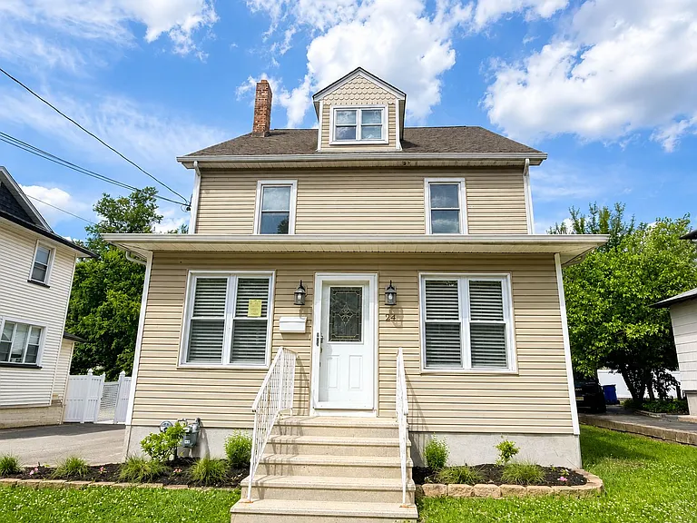 24 Sunderland Ave — Photo 1