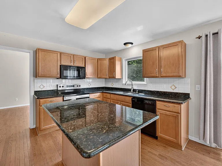392 Sedgewood Ln — Photo 11