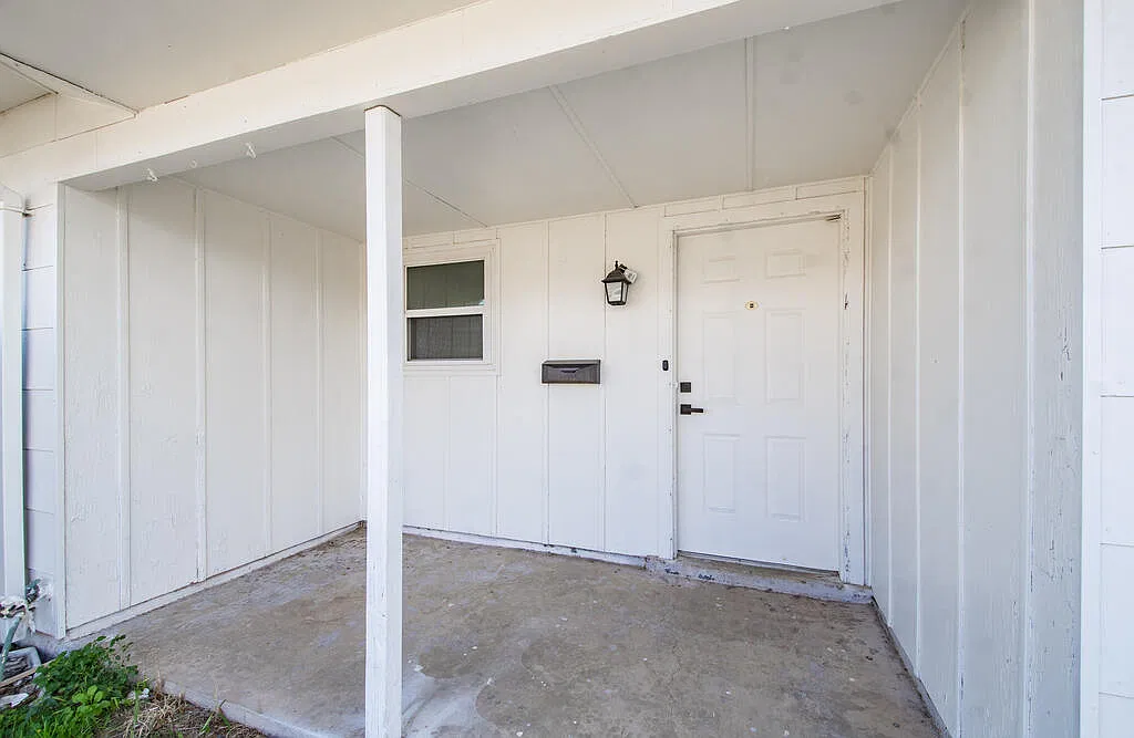 3 bed, 2.0 bath, 2116 sqft, $2,200 — Photo 4
